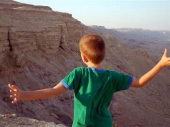 מנחל בשור, דרך מעלה אברהם למכתש הגדול