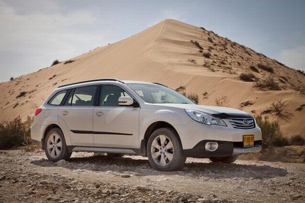 סובארו אאוטבק במסלול