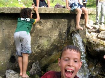 עין עלווה, נחל גוש חלב