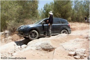 סובארו פורסטר בשטח סלעי