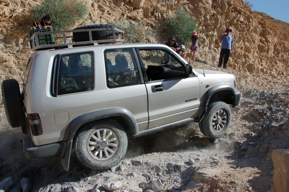 מעלה עוזי איסוזו טרופר