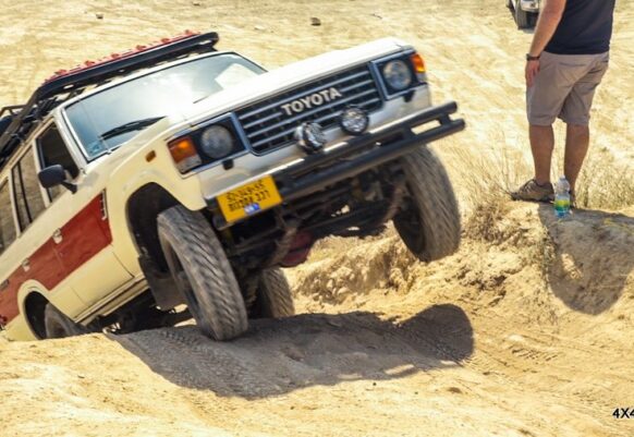 טויוטה לנדקרוזר גלגל באוויר