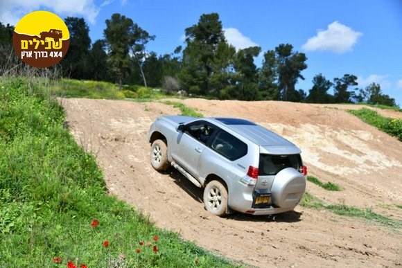 מעלה עליה טויוטה לנדקרוזר