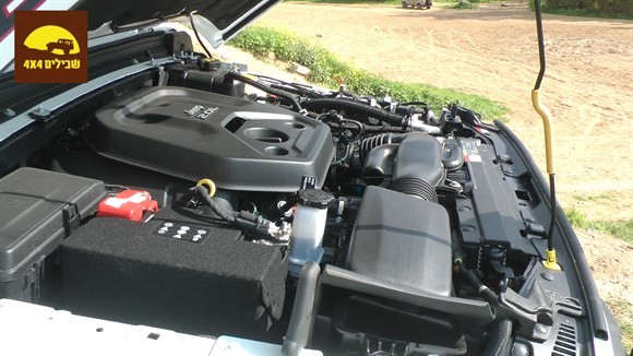 ג'יפ רנגלר רוביקון תא מנוע