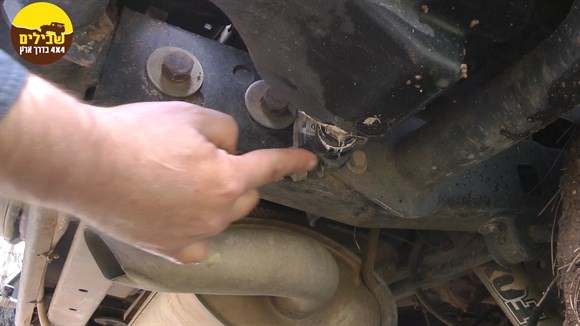 הצינור שמחבר בין שני המיכלים