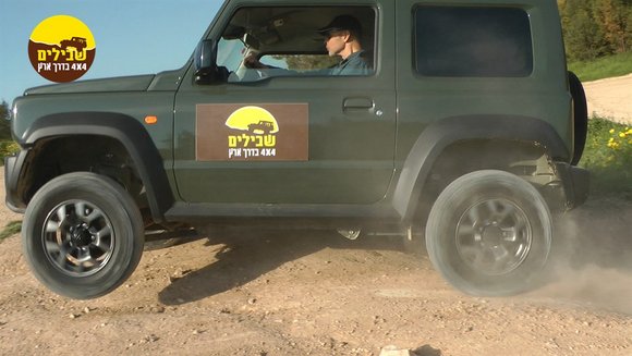 סוזוקי ג'ימני מבחן שטח גלגל באוויר