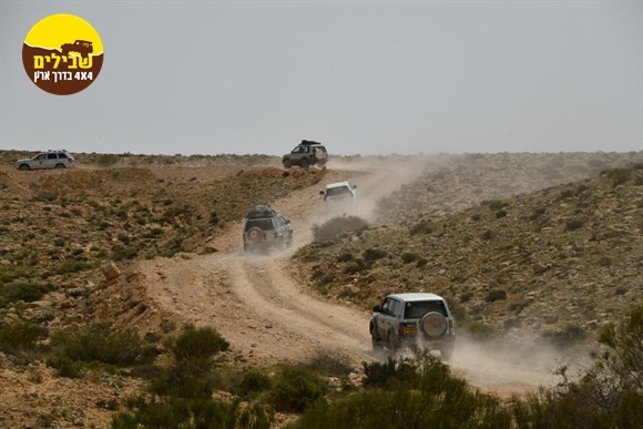 שיירה ג'יפים שביל