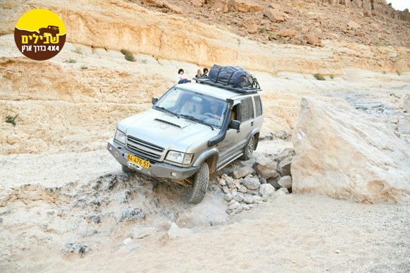 מדרגת נקרות מדרגה איסוזו טרופר