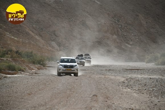 ג'יפים שיירה נוף אווירה