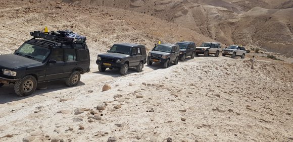 מסע לנדרובר שיירה ג'יפים