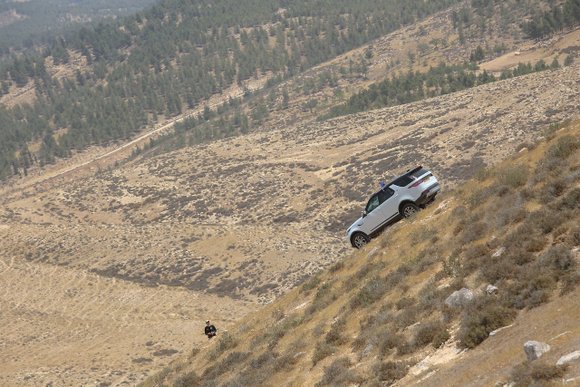 מורד ירידה תלול תלולה לנדרובר דיסקברי ספורט מסע לנדרובר