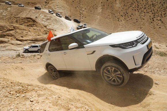 לנדרובר לנד רובר דיסקברי גלגל באוויר