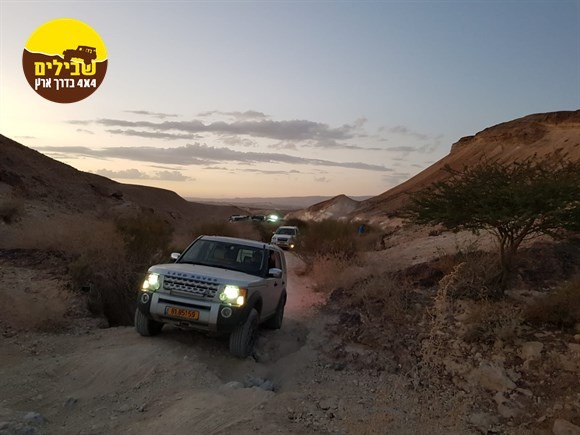שיירה ג'יפים ערב אווירה