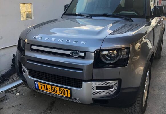 לנדרובר דיפנדר החדש קדמי