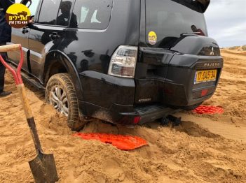 חילוץ חול דיונה שקיעה התחפרות