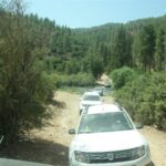 שיירה מעבר מים ג'יפים נוף