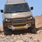 לנדרובר דיפנדר חזית