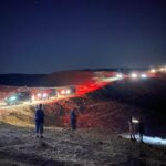 לילה שיירה אווירה פנסים