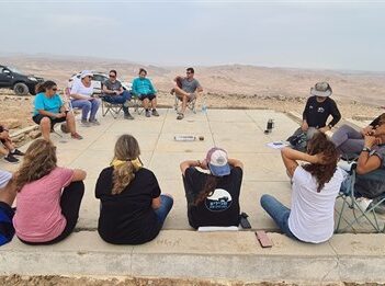 עצמאית בשטח