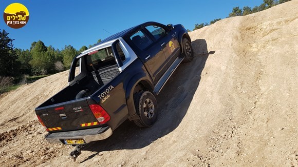 טויוטה היילקס ויגו שטח מעלה עליה