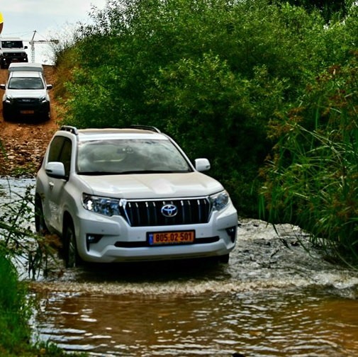 טויוטה לנד קרוזר חצייה מים