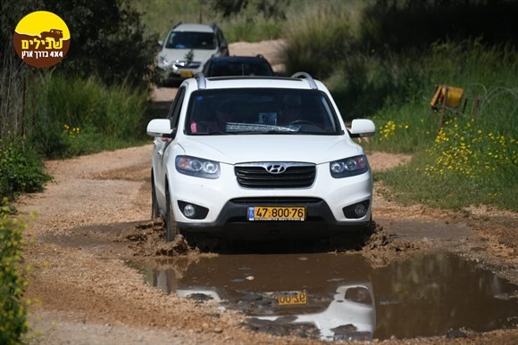 יונדאי סנטה פה שלולית בוץ