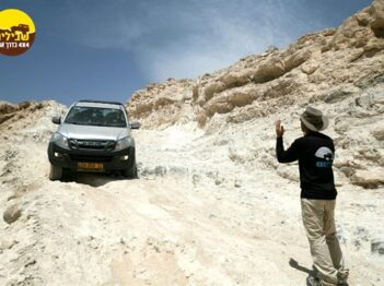 ירידה מורד הכוונה כיוון איסוזו D-MAX