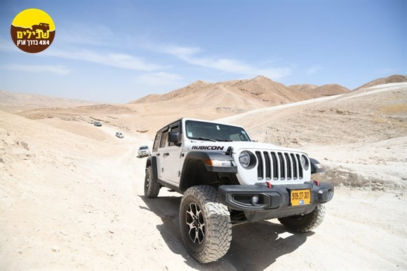 ג'יפ רנגלר רוביקון מדבר שיירה