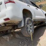 צרעה אתגרי טויוטה לנדקרוזר גלגל באוויר הצלבה