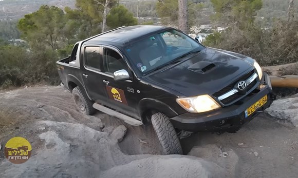 טויוטה היילקס ויגו עבירות סלעים טיפוס מעלה עליה
