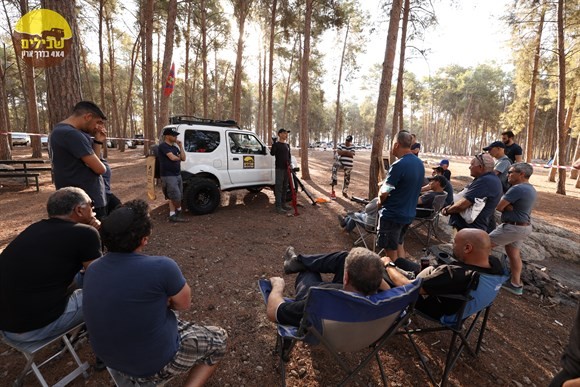 מפגש שבילים הנפלד הדרכה מפגש אנשים אווירה אוירה סו\זוקי ג'ימני