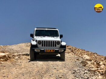 מוסמך שטח 12 ג'יפ רנגלר