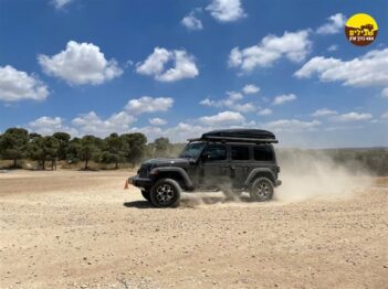 מוסמך שטח 12 ג'יפ רנגלר