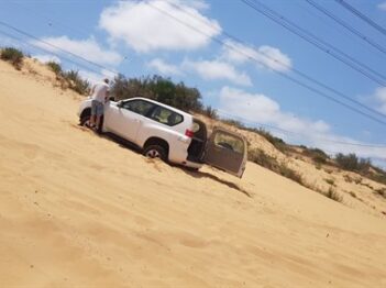 מוסמך שטח 12 טויוטה לנדקרוזר שקיעה חול חילוץ