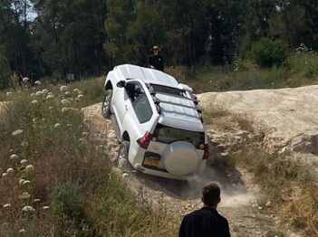 מוסמך שטח 12 עליה מעלה טוויוטה לנדקרוזר