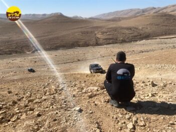 סכיני דימונה שיירה ג'יפים נוף הרים