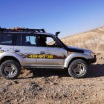 לנדקורזר פראדו רכב שבילים ירידה הר קומות טיול צעירים