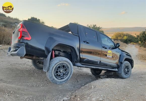 טויוטה היילקס GR מבחן שטח